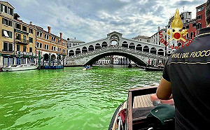 測試？惡作劇？義大利水都威尼斯 「螢光綠」河水化驗報告出爐