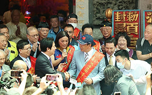 同框賴清德親手遞交「和平宣言」 郭台銘：下半輩子繼續為人民做點事