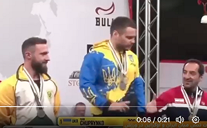 （影）你哪國？伊朗？就是不跟你握手！烏克蘭奪金選手把他晾一邊