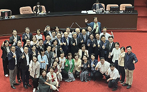 會期落幕陳建仁赴立院致意 民進黨團：完成172件議案改革大