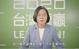 性騷黨工導演輝哥被起底！蔡英文曾拍片祝賀他完成「人生第一次」 影片急下架