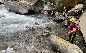 烏來泛舟1人失蹤  雷雨中搜救未果傍晚暫停行動