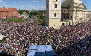 紀念波蘭六四34周年 華沙50萬人上街示威