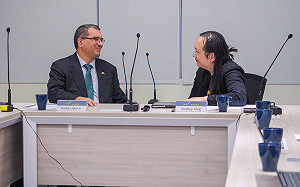 數位發展部長唐鳳與帛琉財長會面 盼深化雙方數位簽章合作