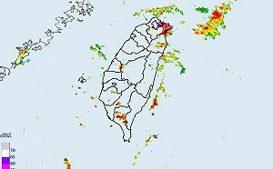 快訊》鋒面靠近中！15縣市大雨特報 氣象局：東北部3區域防大雷雨