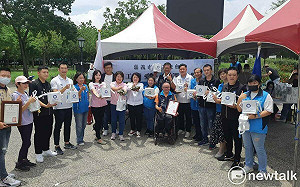 嘉市國民黨端午送粽 祝福立委參選人張秀華明年高中