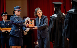 慶祝警察節 蔡英文：7/1起調高勤務加給