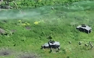 （影）就是打你人少 怎樣！烏軍前線強大火力清壕溝 俄軍被逼落跑、投降