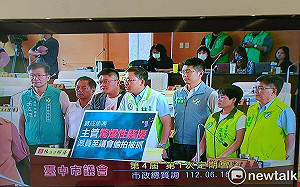 綠營議員指控台中市政顧問羊曉東涉性騒  公布跟拍畫面