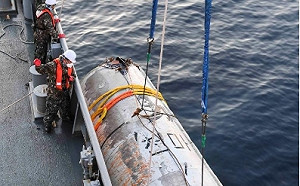 在火箭掉落的海裏撈呀 撈呀 撈! 韓稱找到北韓殘骸 將帶回研究
