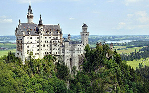 美女子在新天鵝堡附近1死1重傷!  疑歹徒有意性侵 騙2人前往小徑後加害 