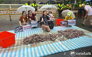 拖網漁業破壞海洋環境 動保團體「倒魚」陳情
