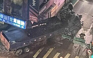 砂石車撞信義區民宅「換柱了」！議員爆與新北工程有關 新北工務局反擊