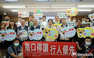 黃偉哲攜手公路總局與九大運輸業宣誓  提升路口行車安全