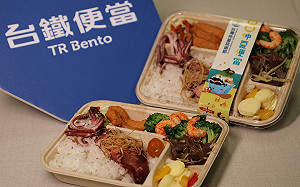 台鐵仲夏便當6/22開賣！大尺寸小卷150元就吃得到