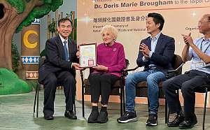 福氣啦！奉獻愛台逾70載的彭蒙惠老師取得身分證