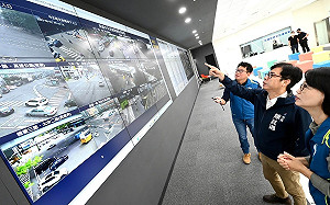 端午連假首日視察智運中心 陳其邁：透過大數據管理讓交通順暢