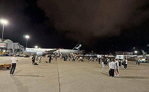 國泰航空香港飛洛杉磯班機中止起飛 11人受傷