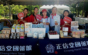 攜手高市府推動水上運動  百年正信堂大力贊助高雄龍舟賽