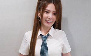 解婕翎華麗轉身「被自己絆倒」 網笑：左右腳不要打架