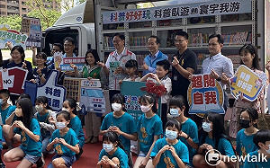 桃市「科普閱讀行動書車」開跑 巡迴13區提升學童科技創造力