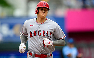 (影)相當融入天使！大谷開心擁抱新同學