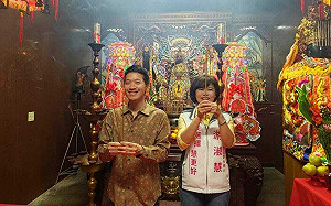 游淑慧「巧遇」何志偉 何露燦笑後低沉陳述「不撤告」心境