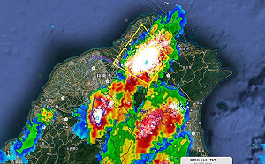 台北盆地出現超大對流胞！專家：每分鐘超過350次閃電