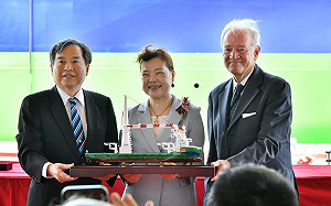 見證首艘台製風電浮吊船交船 鄭文燦：達成三個里程碑