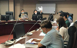 蔣市府怪怪的！阿波羅大廈管委會鬧雙胞 耿葳點名蔣萬安、李四川「正視」