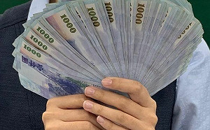 司機偷老闆保險箱千萬　抖內女友直播主糗了