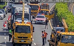 國道1號南下湖口段車禍　3車追撞釀2傷送醫