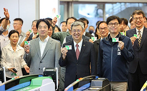 TPASS南高屏999月票開跑 !  陳其邁攜手賴清德陳建仁共同開箱