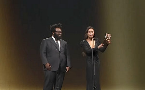 卡片曝光引爭議！還原艾怡良「頒錯人」事發經過：他簽名太大易混淆 