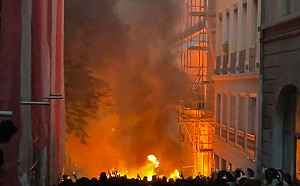 (影) 法國暴動亂象頻生！現場大火 傳出槍響 甚至建築崩塌