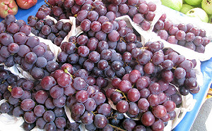 腸子擠滿百顆「糞石」4旬男肚痛掛急診 ! 外科醫曝成因：竟是「葡萄籽」