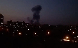 (影)烏克蘭大反攻！空襲俄佔馬克耶夫卡 彈藥庫、油庫大爆炸