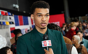 保鑣打布蘭妮？文班亞馬做出回應