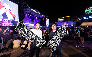 超強卡司輪番開唱帶動人潮  陳其邁現身高雄啤酒音樂節同歡