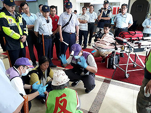 國一甲徵收戶要求參與會議　衝桃園市府與警方拉扯受傷