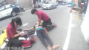 清潔人員發病路倒  消防隊員CPR救回一命