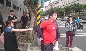 蔡英文就職滿週年  統派人士抗議、1人被逮