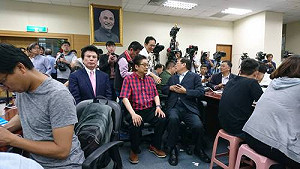 黨主席選舉開票　藍大咖都來關心