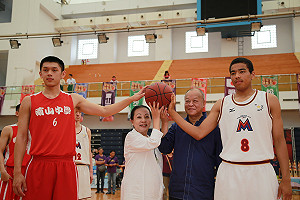 聖母議長盃籃球賽  張花冠親赴球場開球替選手打氣