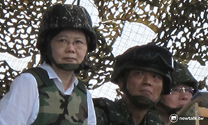 看漢光演習  蔡英文：三軍為中華民國生存發展而戰