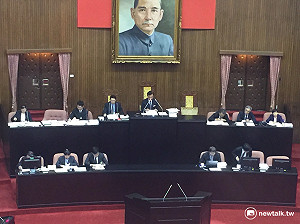 立院三讀 長官不得拒絕公務員請職