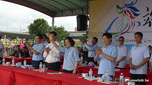 台北國際龍舟錦標賽 蔡英文到場替選手加油打氣