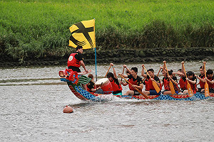 勉隊友超越自己 時力龍舟隊晉級決賽