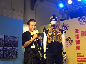 力挺周裕穎入列世界設計師 花媽臉書催票