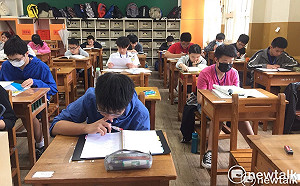 會考英文聽力 醫生超時工作入題